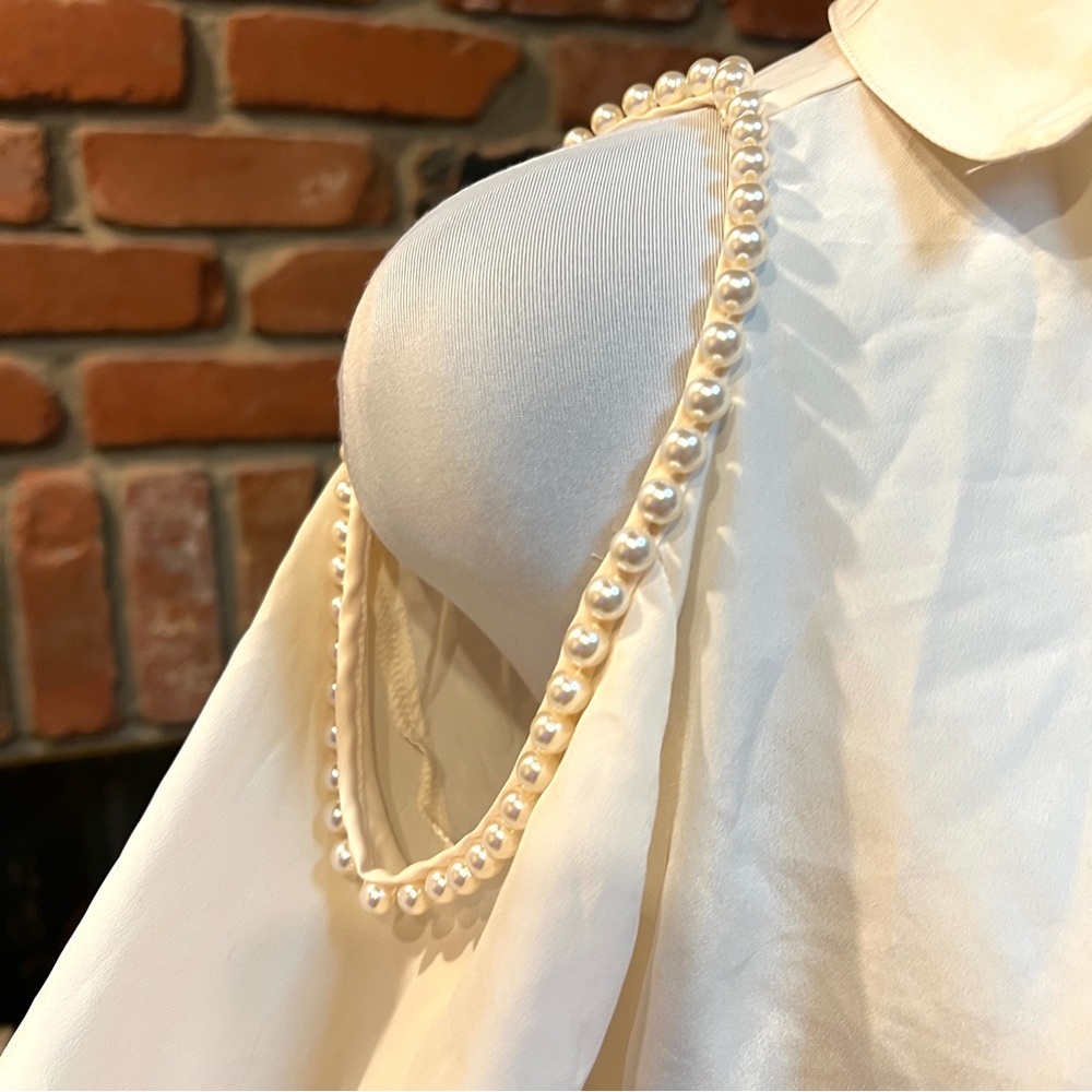 Romantic Sheer HiLo Pearl Accent Cold Bare Shoulder Cream Dressy Shirt Top sz S - Picture 7 of 9